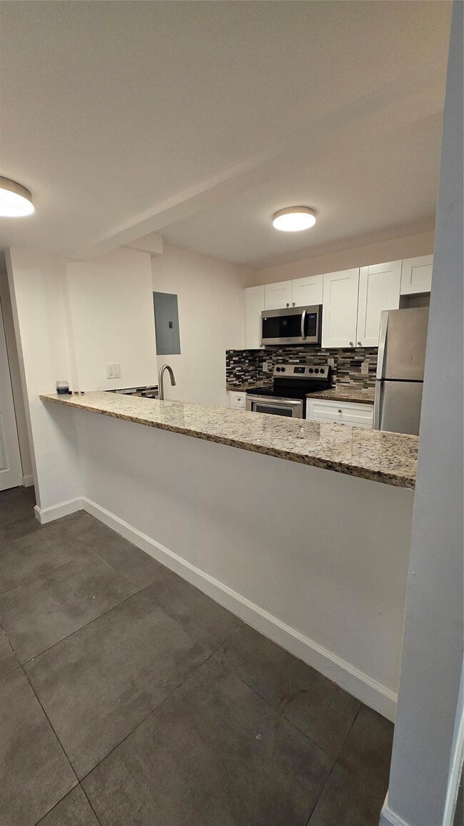 Building Photo - 13390 NE 7th Ave