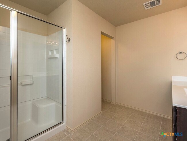 Building Photo - 113 Tallow Trl