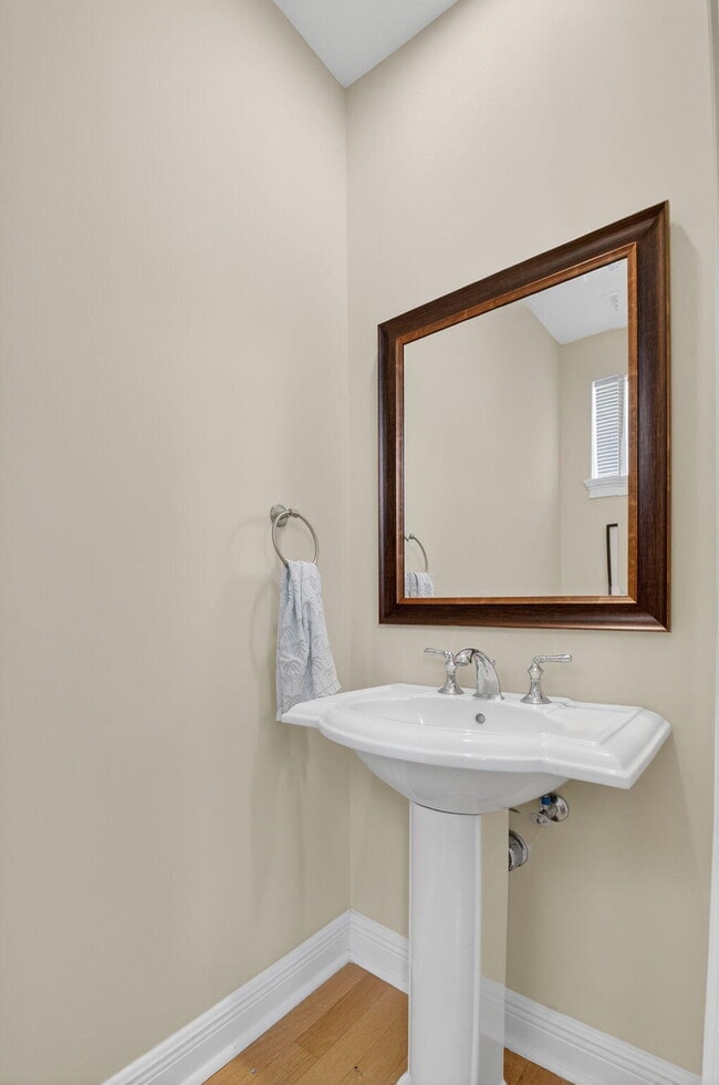 Building Photo - 1054 E Heritage Club Cir