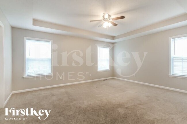 Building Photo - 5776 Bluff View Ln