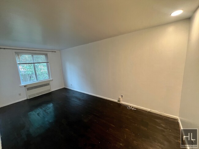 Building Photo - 2BR 1BA On Ground Level Of Canarsie Brickh...