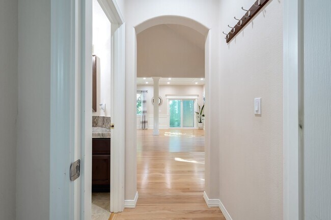 Building Photo - 5392 NW Crady Ln