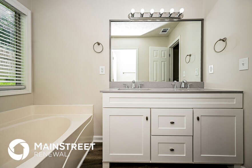 Building Photo - 30 Berkshire Dr