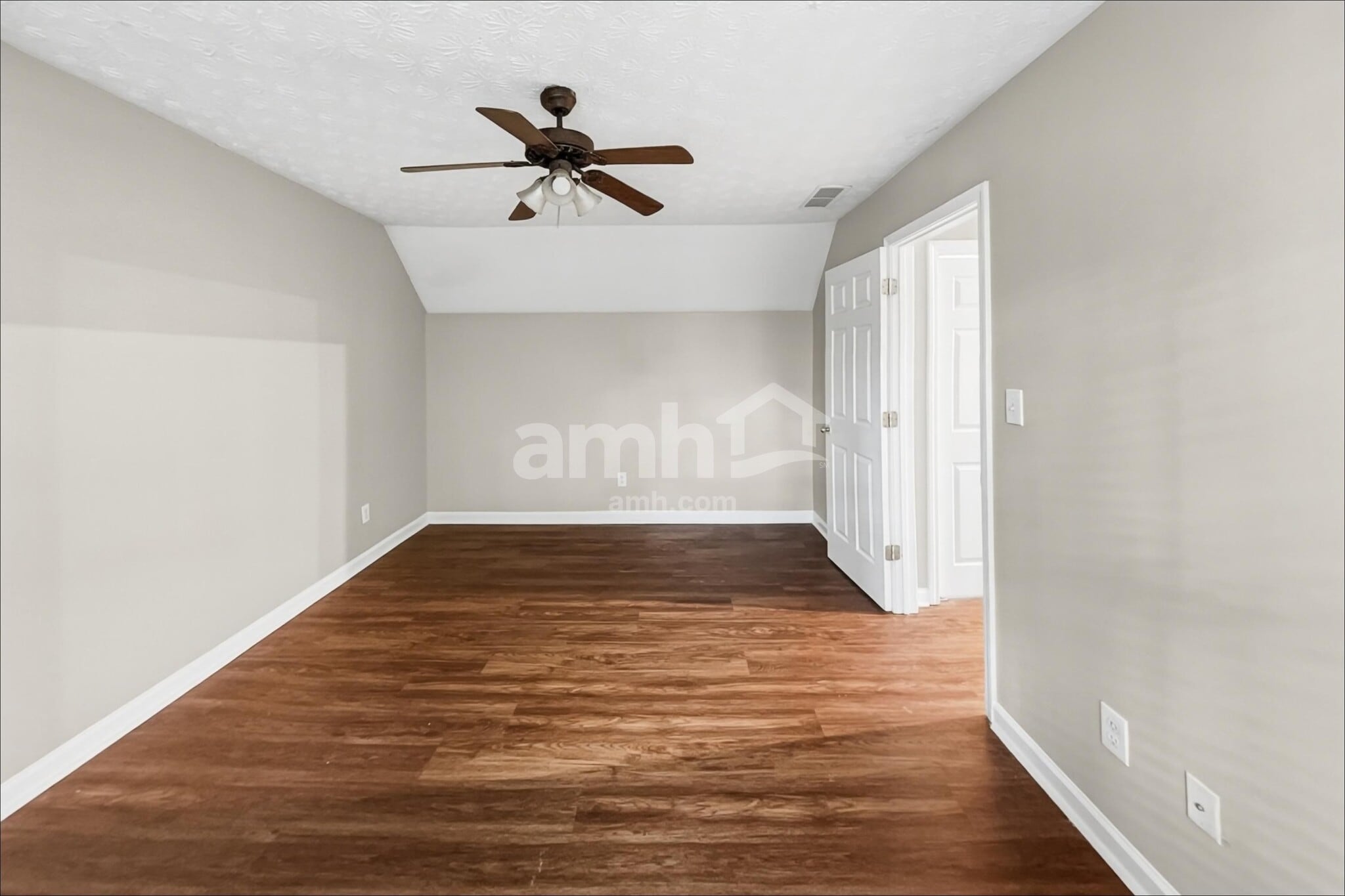 Building Photo - 292 Ridgestone Way SW