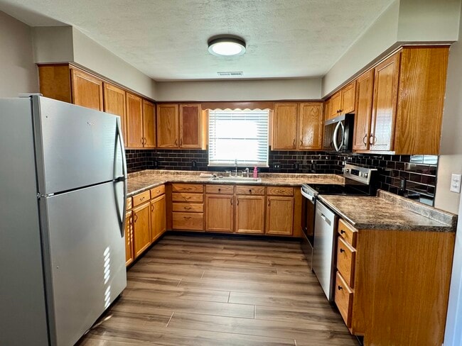 Building Photo - 910 4th Ave