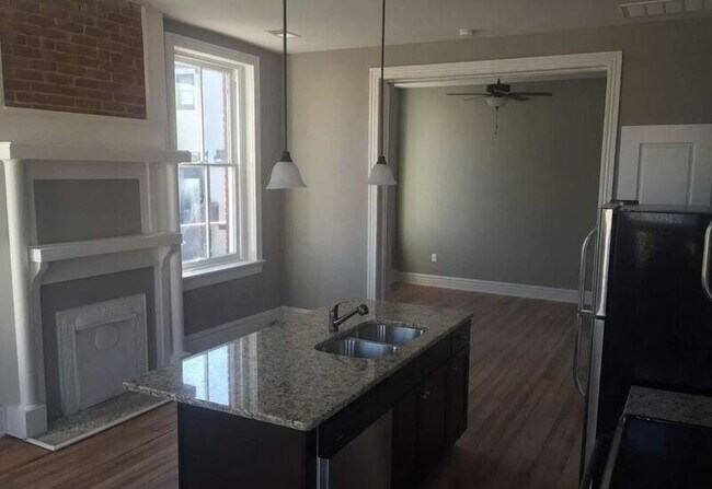 Building Photo - 2025 Venable St