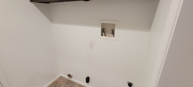Building Photo - LARGE HOME IN NORTHEAST CLOVIS