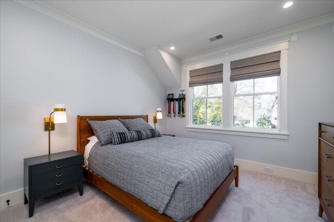 Building Photo - Fully Furnished Home In The Groves