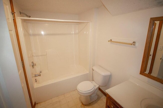 Building Photo - 1318 Valley Creek Ln