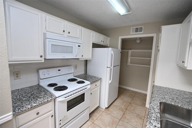 Building Photo - 8451 Sands Point Dr
