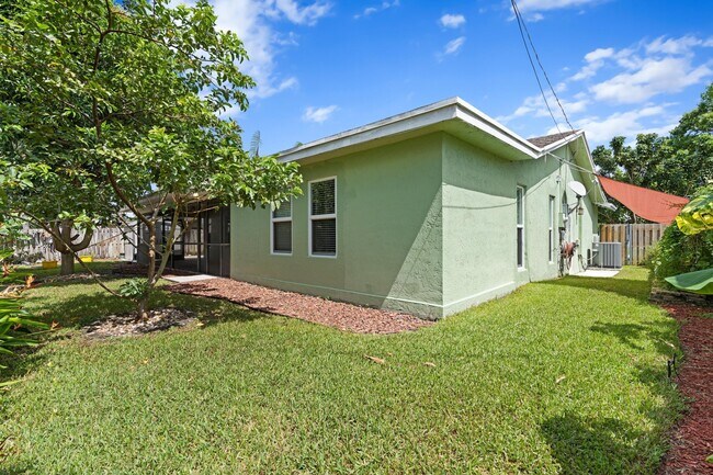 Building Photo - 2996 Cardinal Dr