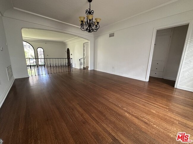 Building Photo - 147 N Orange Dr