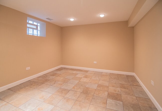 Building Photo - 12123 S Lafayette Ave