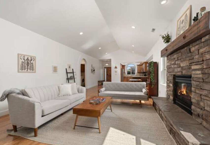 Building Photo - 21302 NE Brooklyn Ct