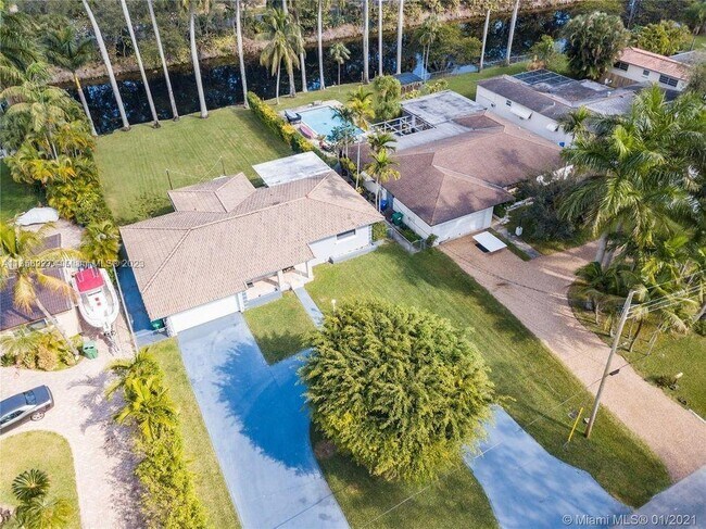 Building Photo - 14121 S Biscayne River Dr