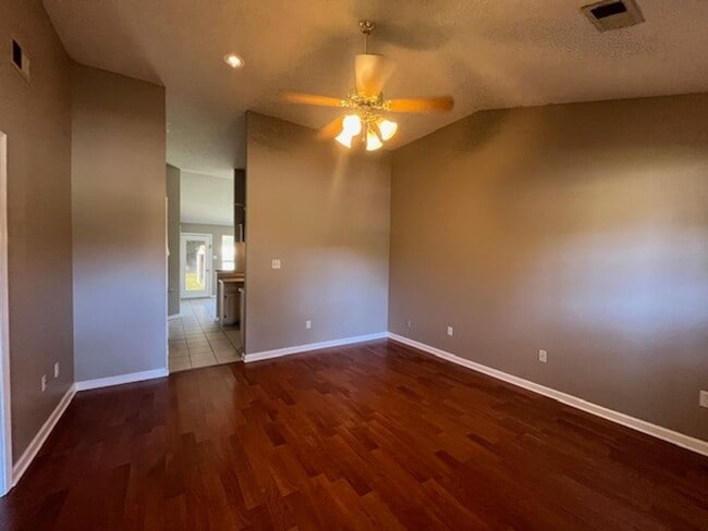 Building Photo - Renovated 2 Bedroom 2 Bath Home for Rent!