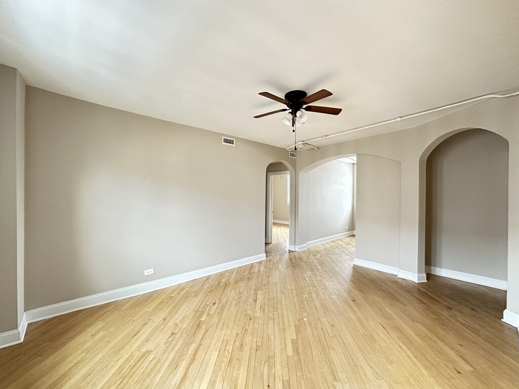 Building Photo - 901 Green Bay Rd