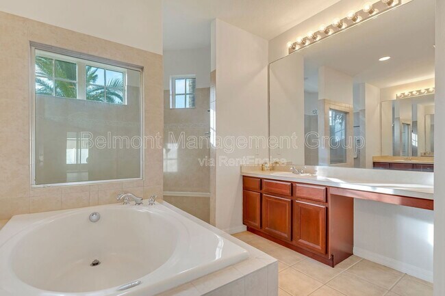 Building Photo - 3912 Heirloom Rose Pl