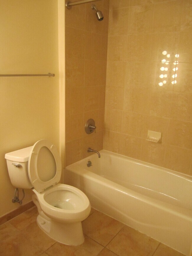 Building Photo - 811 4th St NW