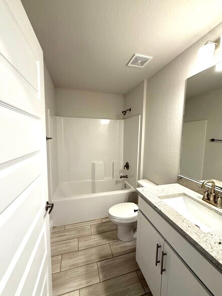 Building Photo - 4744 Badali Rd