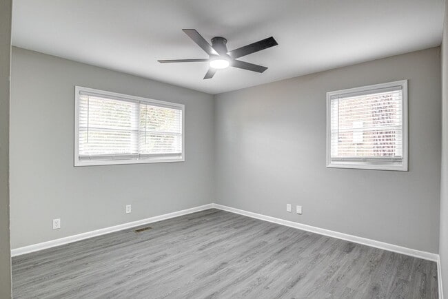 Building Photo - 2 Bed 1 Bath walking distance to downtown Chapel Hill and UNC