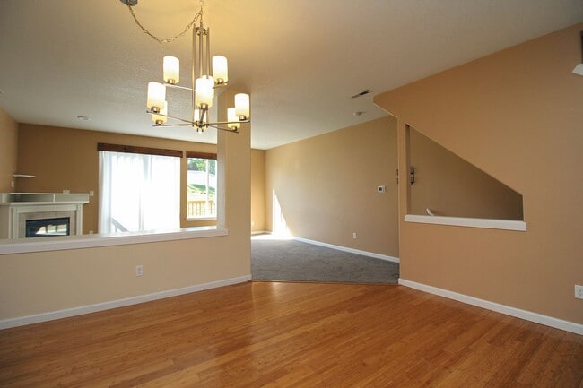 Building Photo - 21410 NE Rosewood Dr