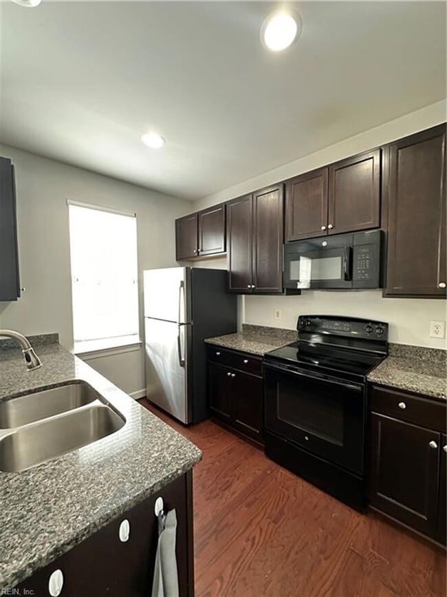 Building Photo - New Town