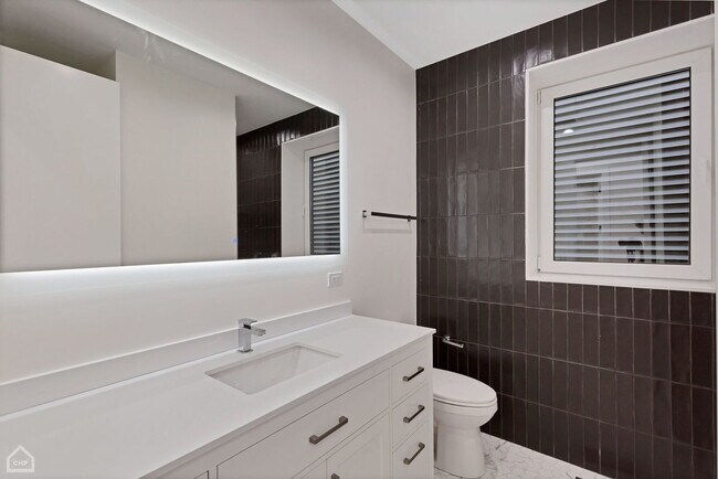 Building Photo - 2121 W Ohio St