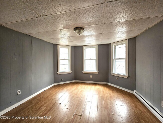 Building Photo - 351 Main St