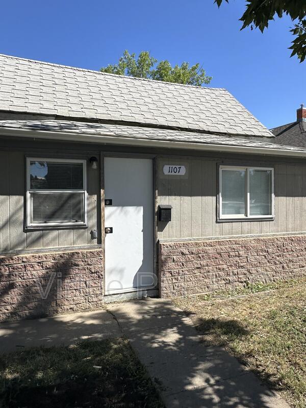 Building Photo - 1107 3rd St