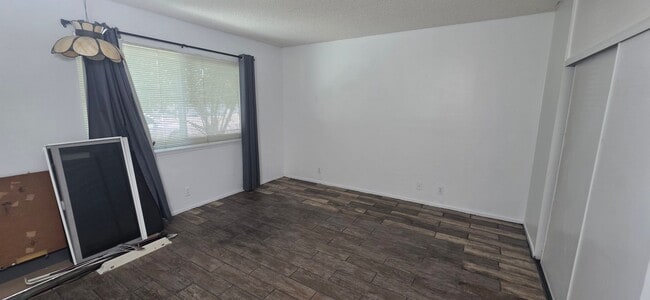 Building Photo - 55+ Community Two Bedrooms One Bath