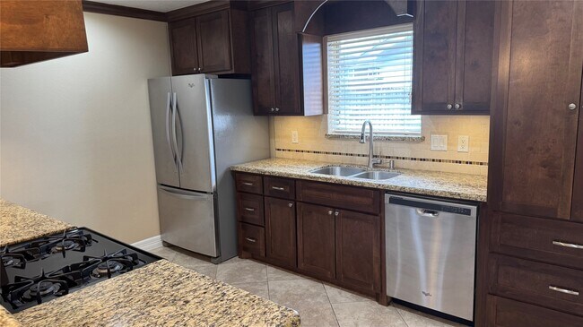 Building Photo - 3310 Glen Spring Dr