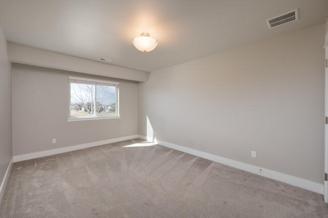 Building Photo - 3083 Warbler Way