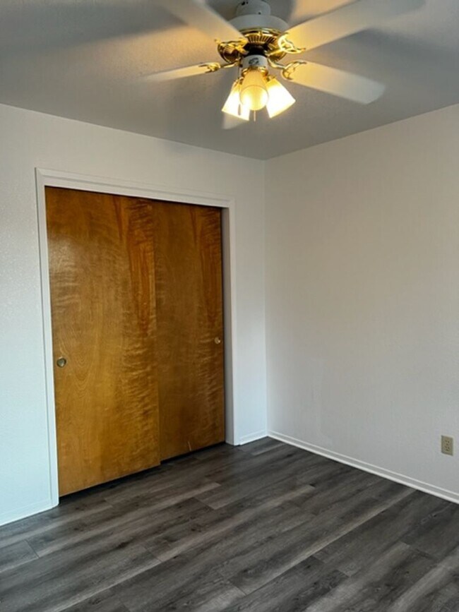 Building Photo - 600 Tuohy St