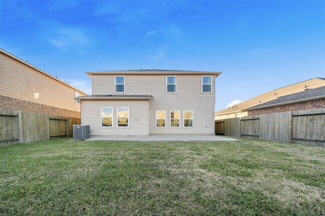 Building Photo - Modern Rosharon Home