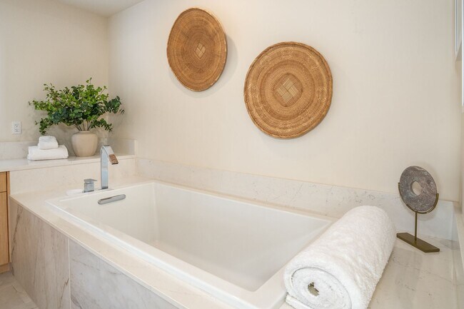 Building Photo - Beautiful Fully Furnished, 3 Bed/3 Bath Makali'i at Wailea Townhome with Infinity Pool