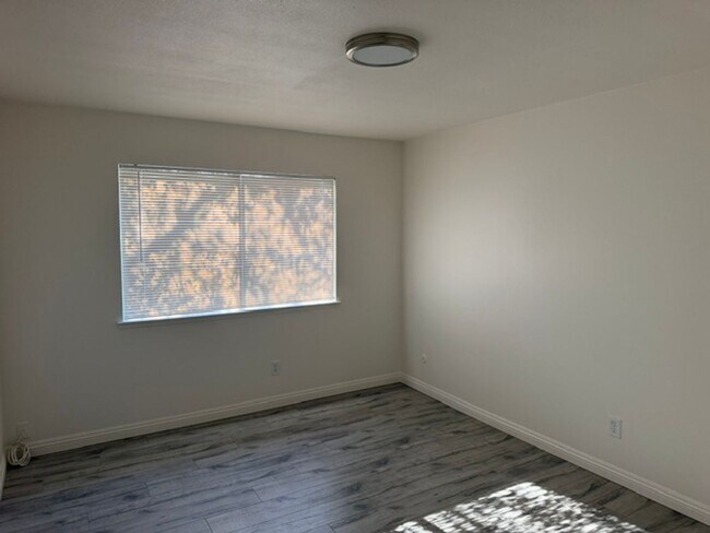 Building Photo - 5301 Bellflower Way