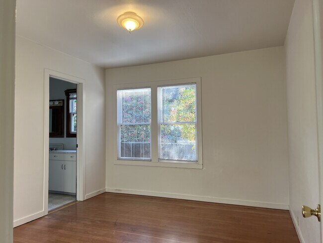 Building Photo - 262 12th St