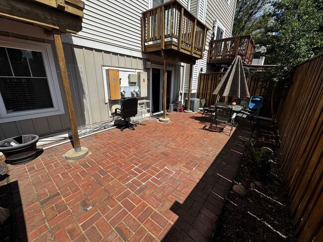 Building Photo - Furnished 2BR, 2BA Condo with Backyard in Arlington