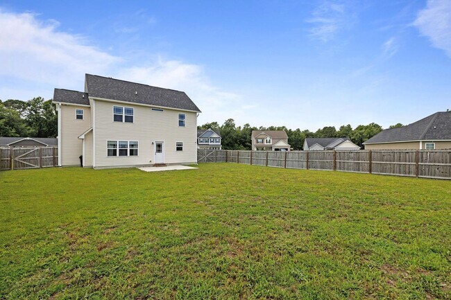 Building Photo - Bridgeport Beauty with Bonus Room