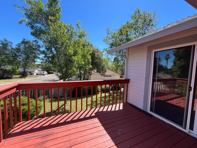 Building Photo - Mary Lake home! Must see!