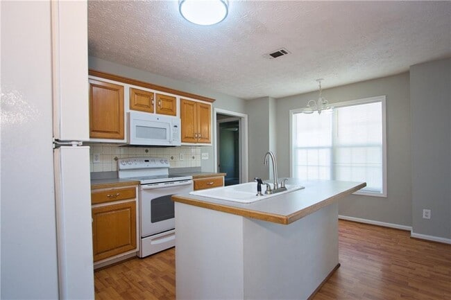 Building Photo - 350 Windermere Dr