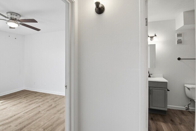 Building Photo - $1,140.95 with $300 off the first month's rent, 1 Bed - 1 Bath, Condo in Denver with Easy Access ...