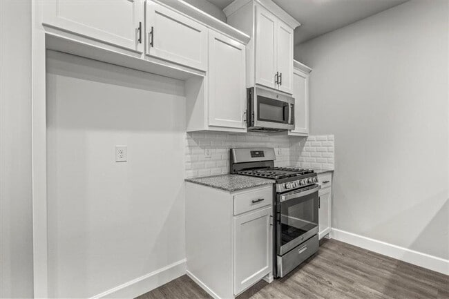 Building Photo - 1050 Sunshine Ct