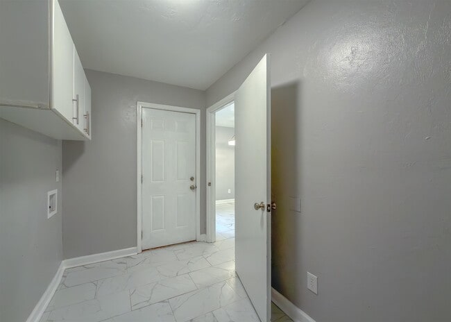 Building Photo - 520 Pasco Ct