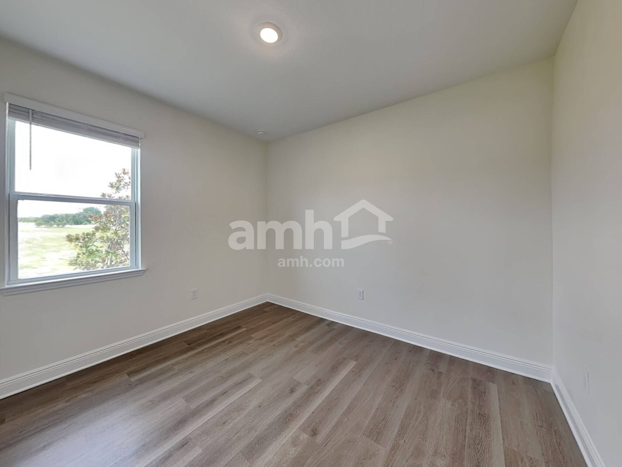 Building Photo - 5955 Pinewood Ests Dr