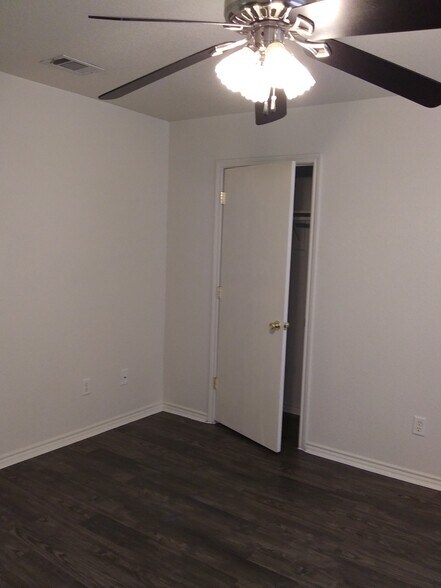 Building Photo - 3407 Barcelona Dr