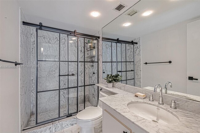 Building Photo - 600 NE 36th St