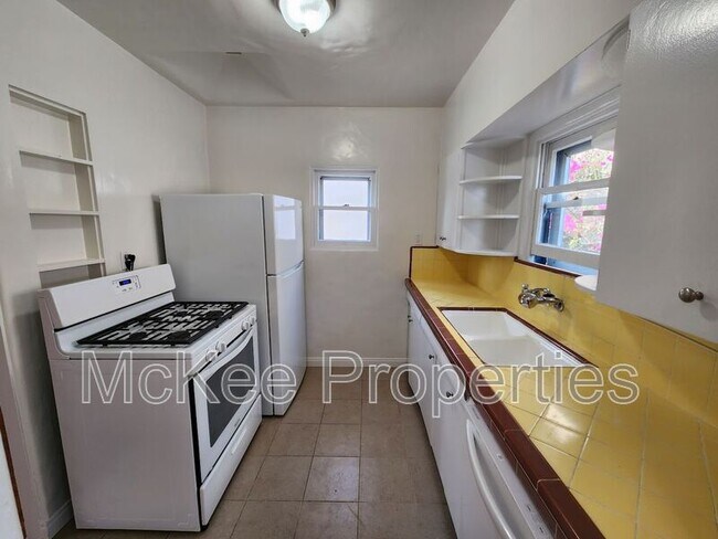 Building Photo - 907 9th St