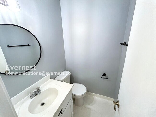 Building Photo - 1384 Belmont Ln